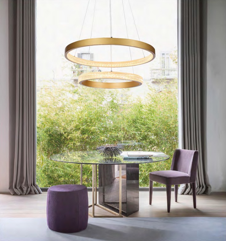 Lustre pendente moderno de cristal com três anéis dourados, ideal para quartos, sala de jantar e sala de estar. Lustres Gênesis loja online de Lustres e Iluminação Decorativa